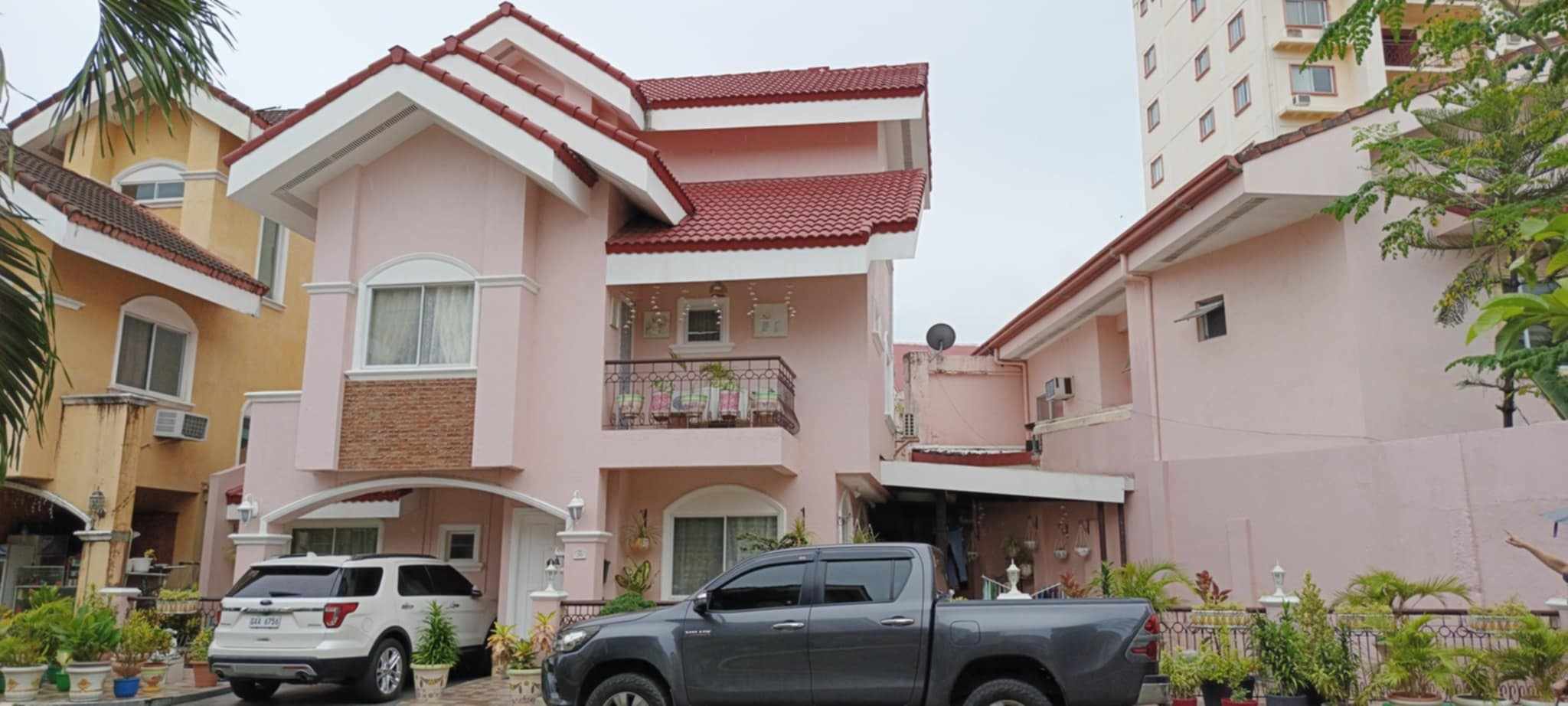 3 Storey House and Lot For Sale